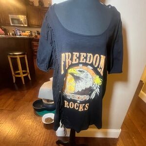 Plus sized‎ Loop 18 Black Freedom Rocks Graphic T-Shirtsize 25/27